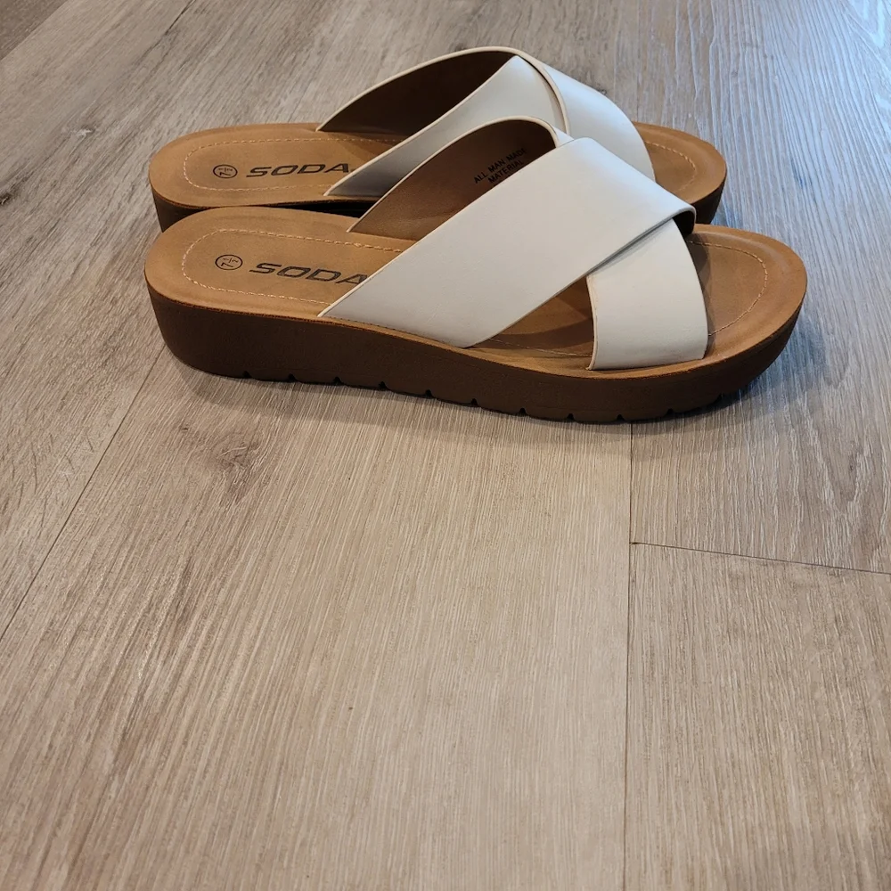 SODA Lucy Open Toe CrissCross Platform Sandals Size 7.5